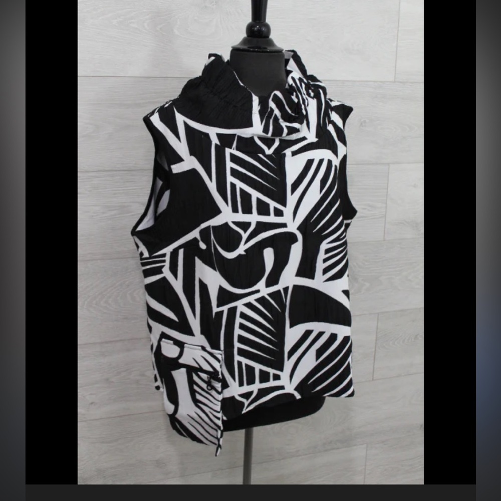 Kozan Clothing - Aris Vest white black yang print wire collar spring $140 S